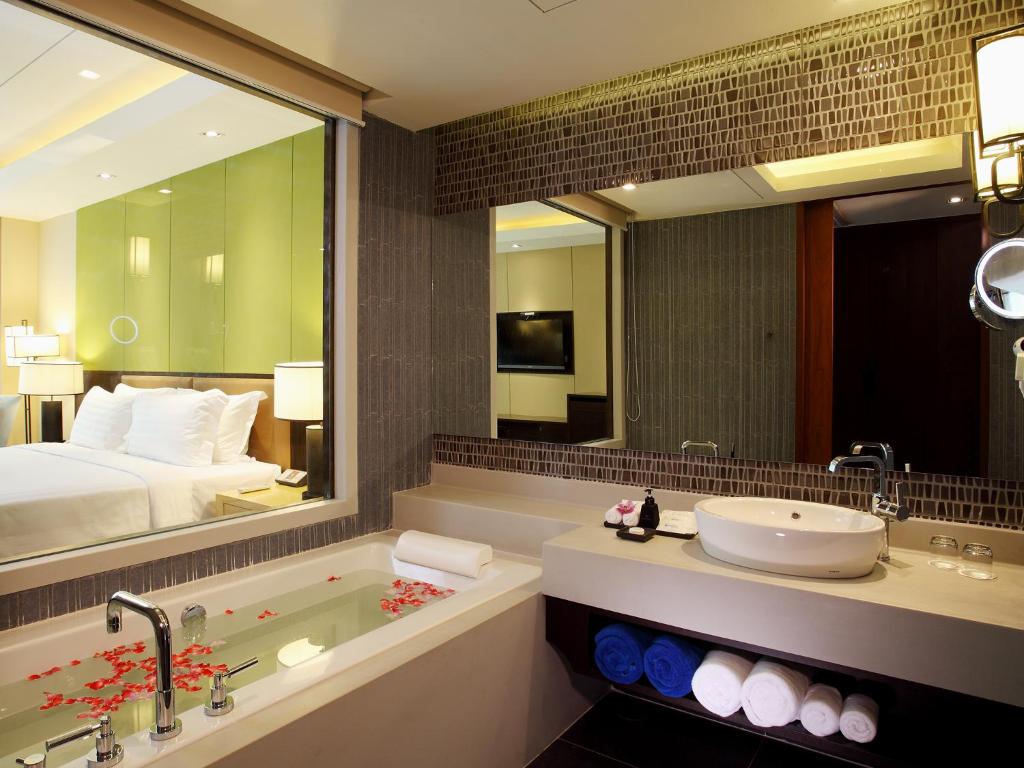 Graceland Khaolak Beach Resort photo 3