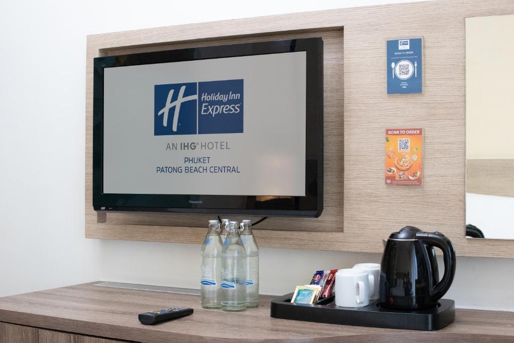 Holiday Inn Express Phuket Patong Beach Central by IHG photo 2