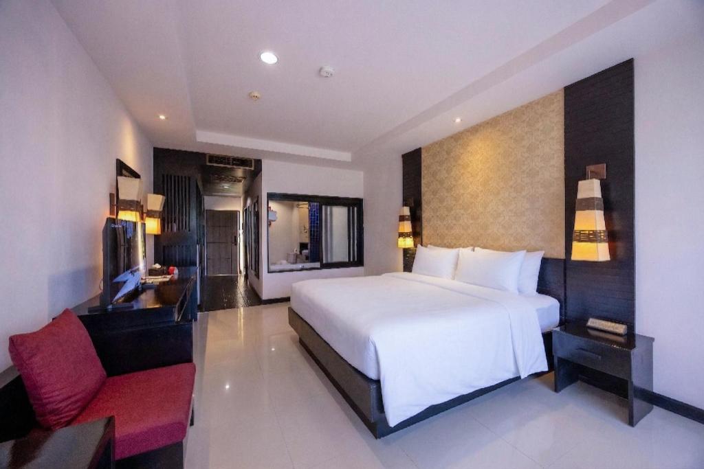 Horizon Karon Beach Resort & Spa