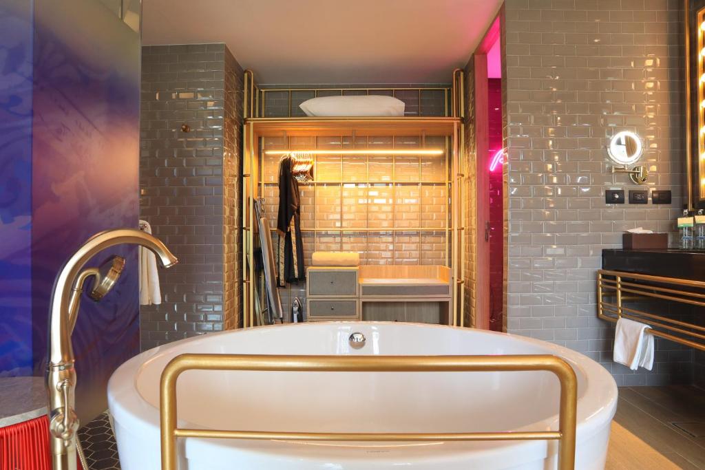 Hotel Indigo Phuket Patong by IHG photo 4