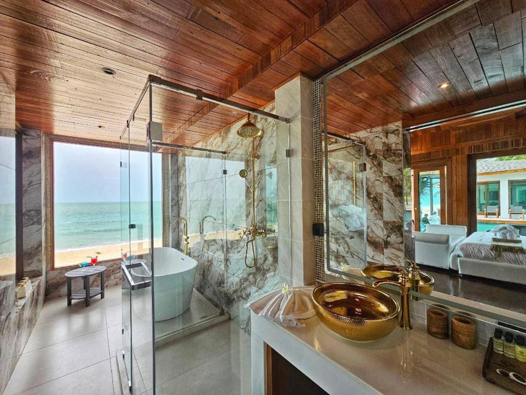 Hotel Villa AoKhanom Beachfront photo 3