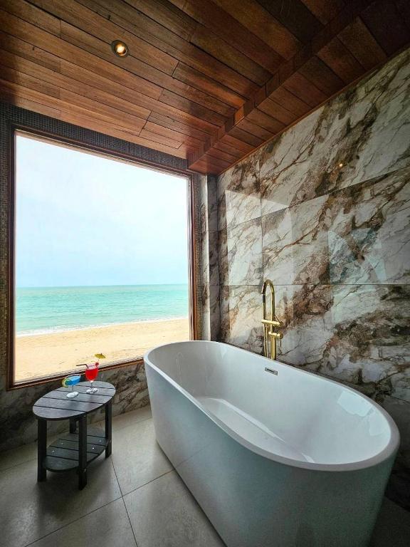 Hotel Villa AoKhanom Beachfront photo 4