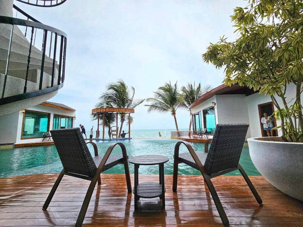 Hotel Villa AoKhanom Beachfront photo 5