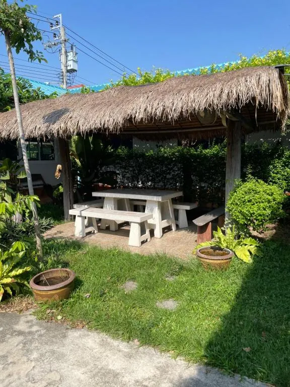 J House photo 2