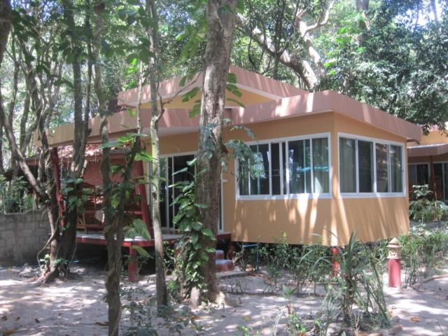 JJ Beach Resort & JJ Seafood Restaurant photo 1