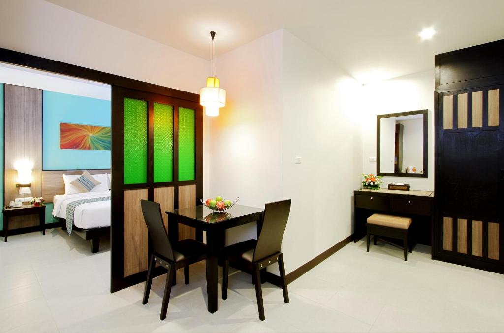 Kata Sea Breeze Resort photo 2