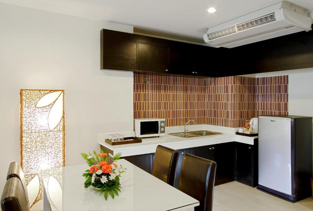 Kata Sea Breeze Resort photo 4