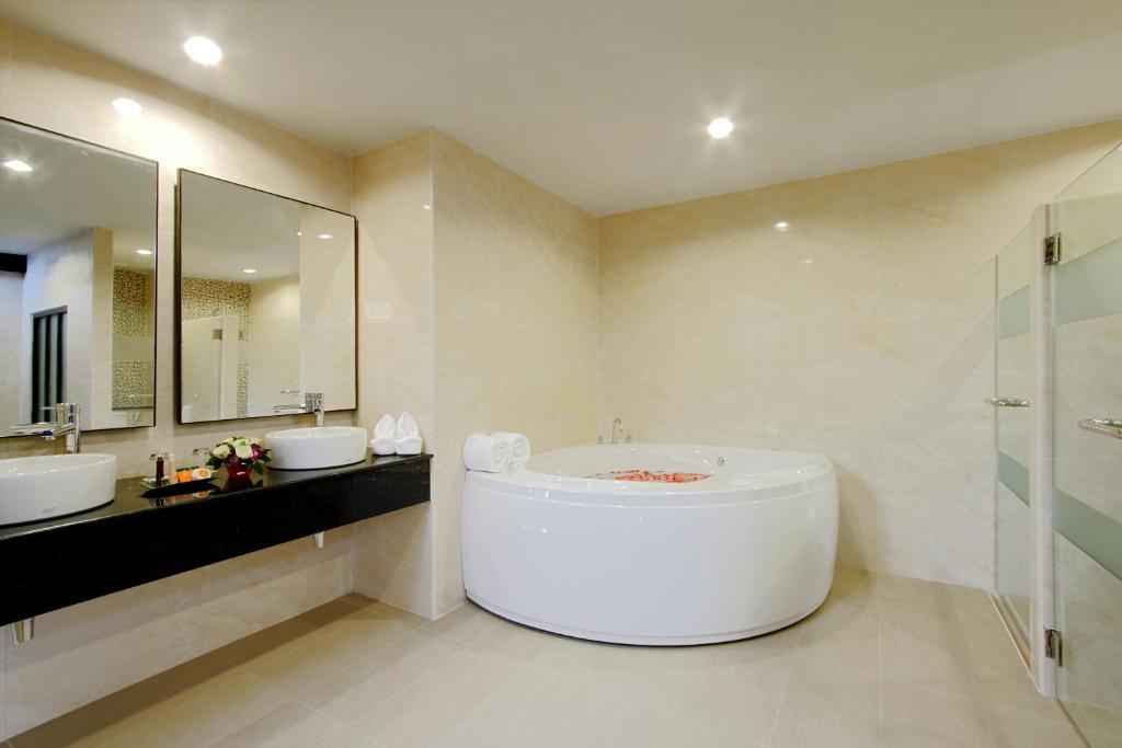 Kata Sea Breeze Resort photo 5