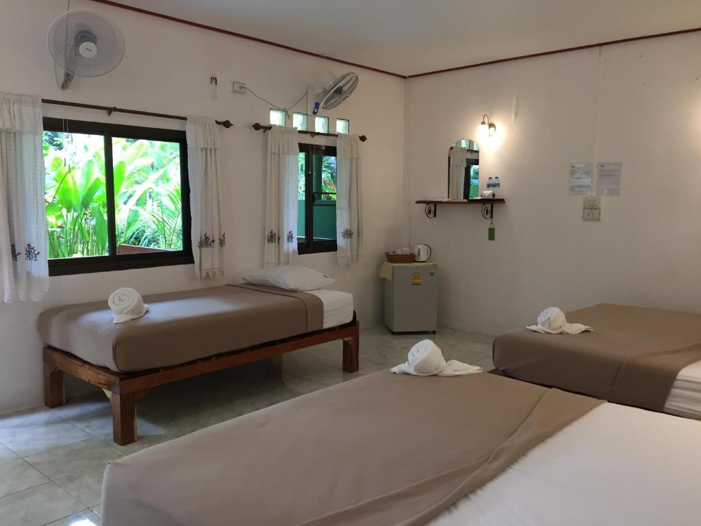 Khao Sok Jungle Huts Resort photo 2