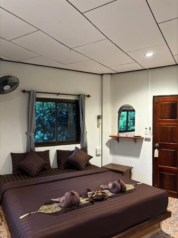 Khao Sok Jungle Huts Resort photo 3