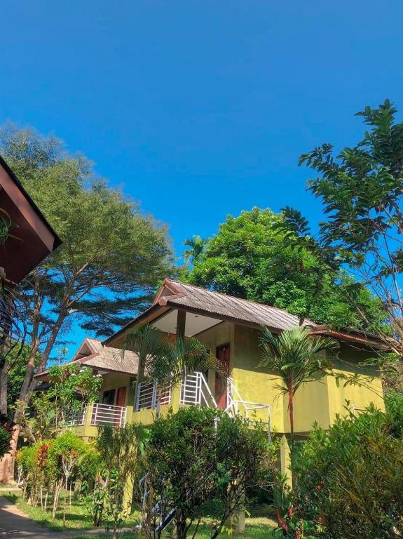 Khao Sok Jungle Huts Resort photo 4