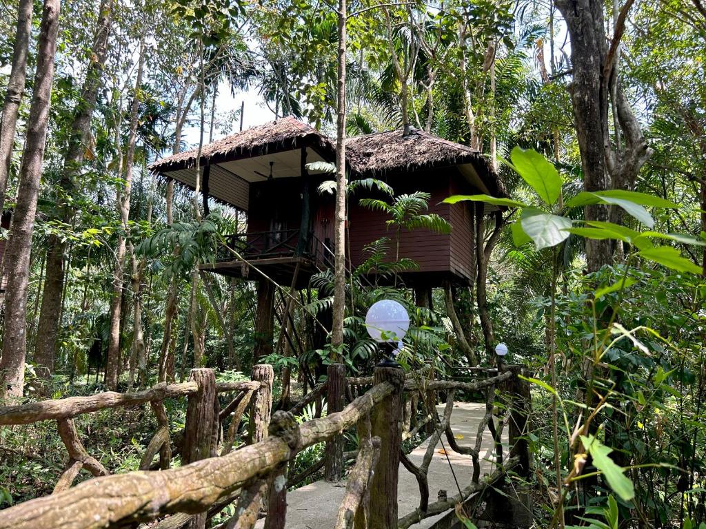 Khao Sok Paradise Resort