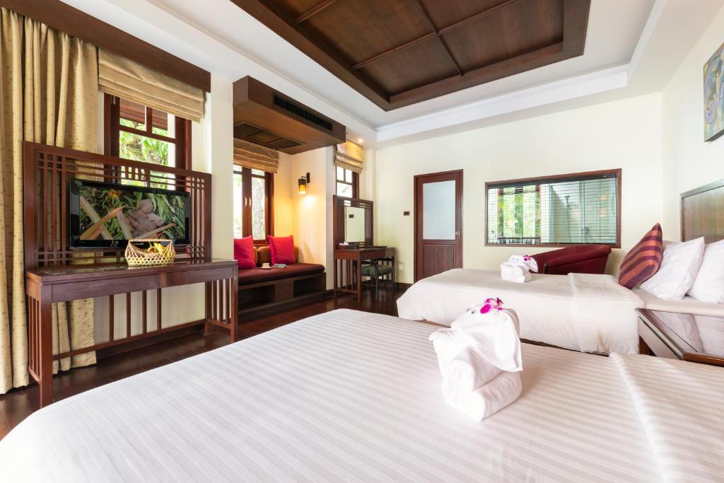 Khaolak Bay Front Hotel photo 3