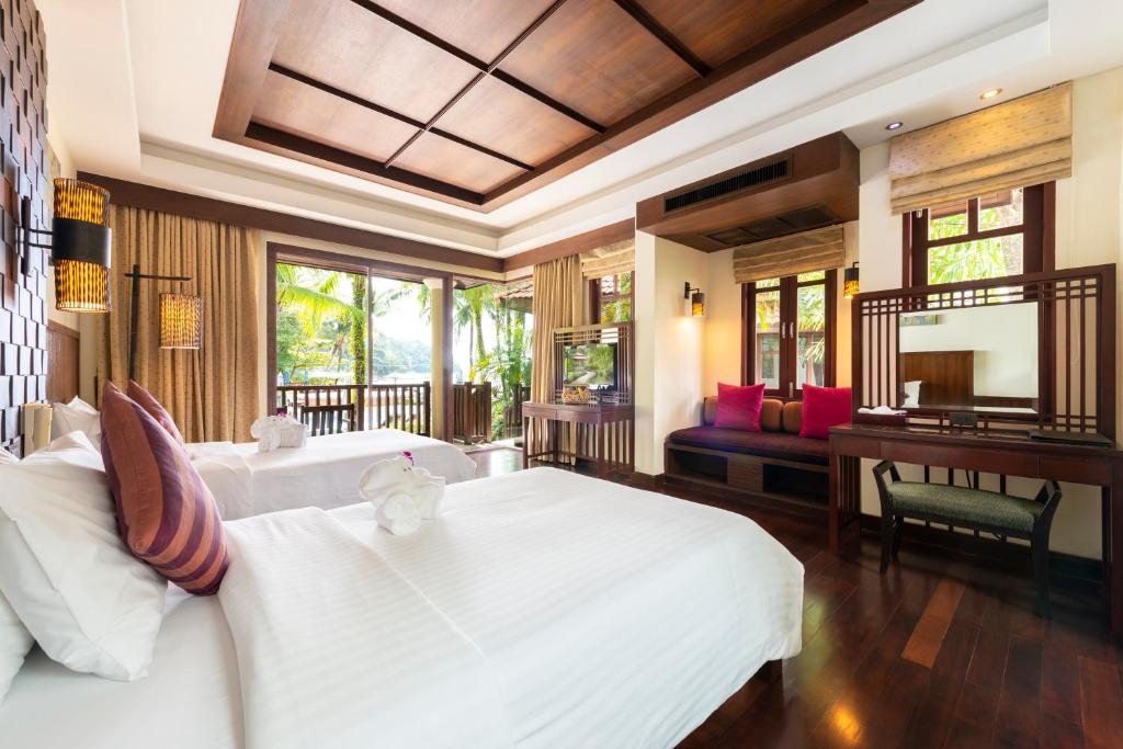 Khaolak Bay Front Hotel photo 4