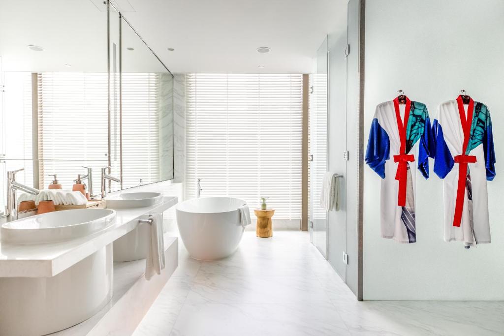 Kimpton Maa-Lai Bangkok by IHG photo 3