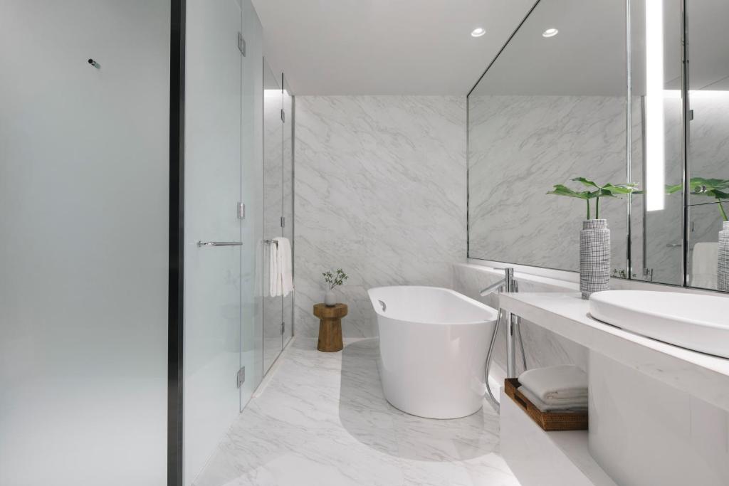 Kimpton Maa-Lai Bangkok by IHG photo 4