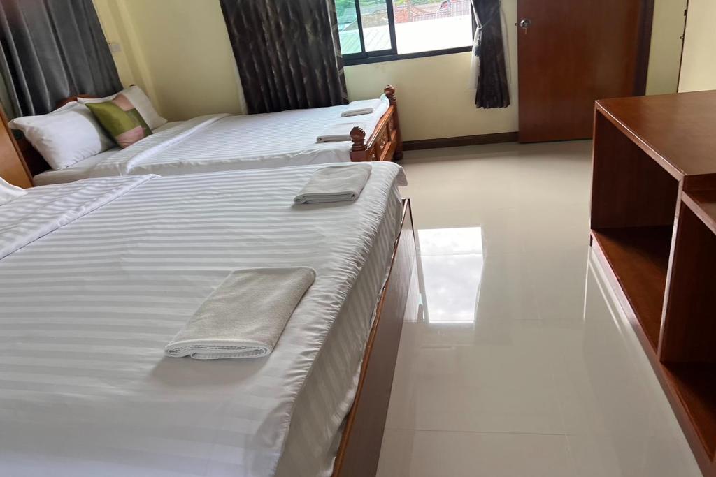 Lan Bua Resort photo 3