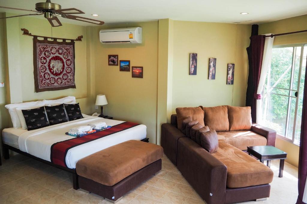 Lanta Castaway Beach Resort photo 4
