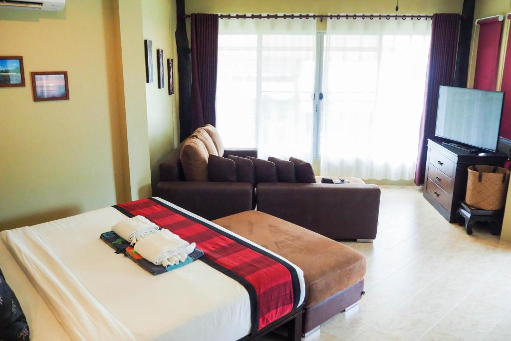 Lanta Castaway Beach Resort photo 5