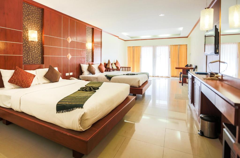 Lanta Casuarina Beach Resort photo 3