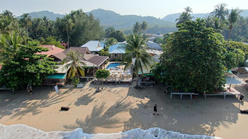 Lanta New Coconut Bungalow photo 3