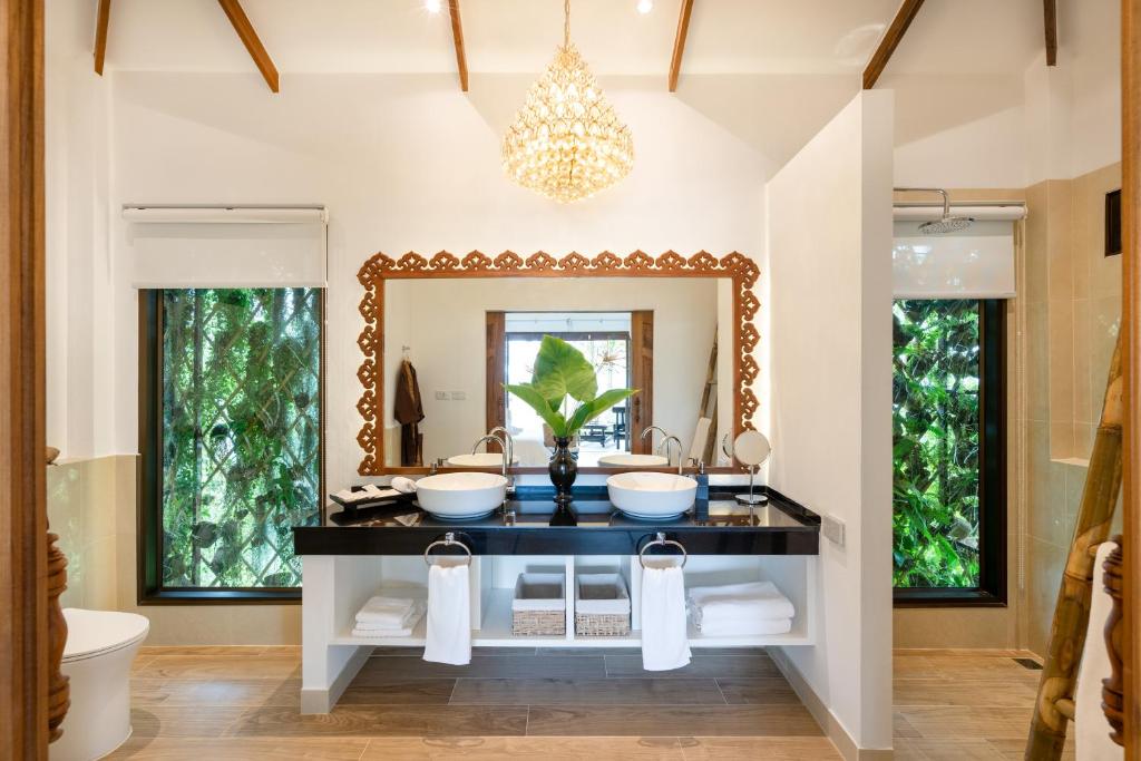 Lanta Palace Beach Resort & Spa - Adult Only photo 2