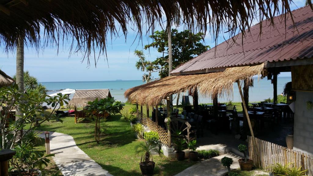 Lazy Days Bungalows photo 5