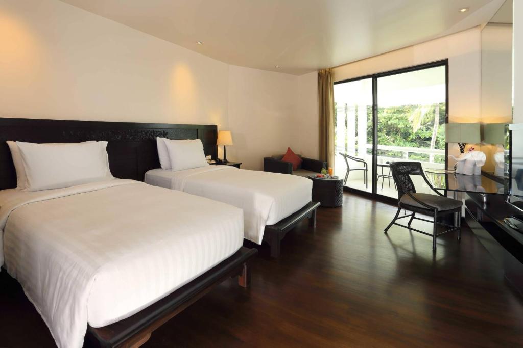 Le Meridien Phuket Beach Resort photo 4