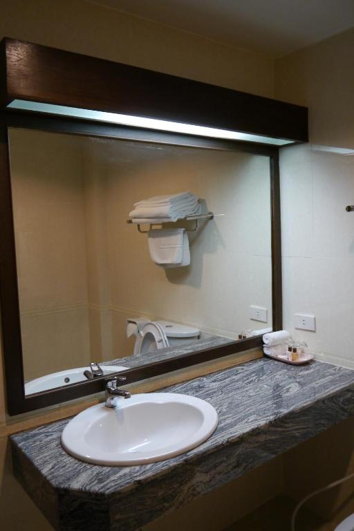 Lertnimit Hotel photo 4