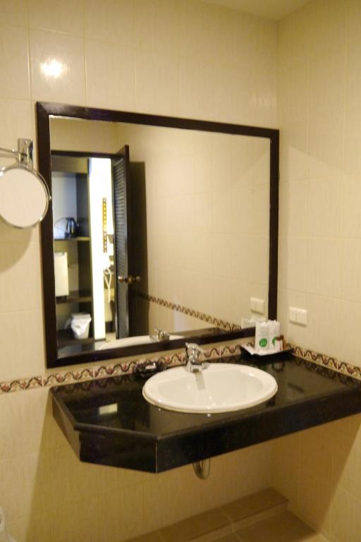 Lertnimit Hotel photo 5