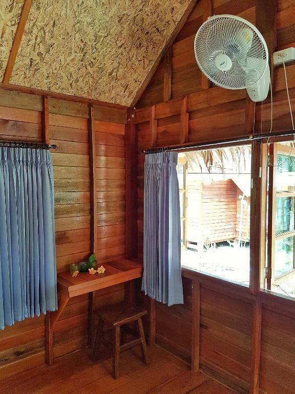 Lipe Beach Resort photo 2