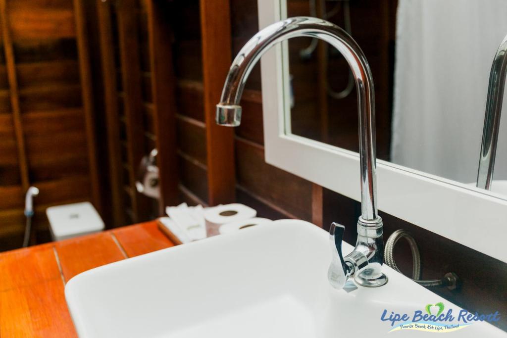 Lipe Beach Resort photo 5