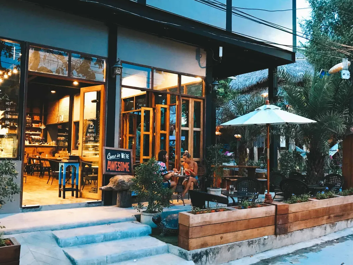 Lipe – Bloom Cafe and Hostel