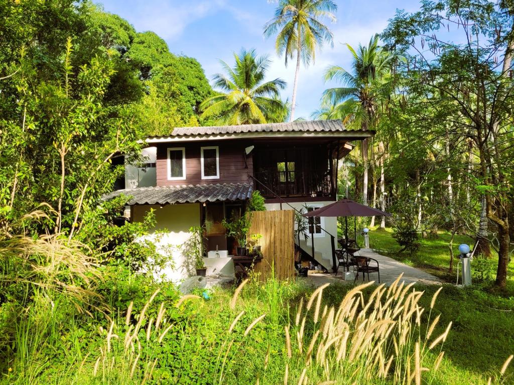 Loki Baan - Seaside Jungle Villa Experience