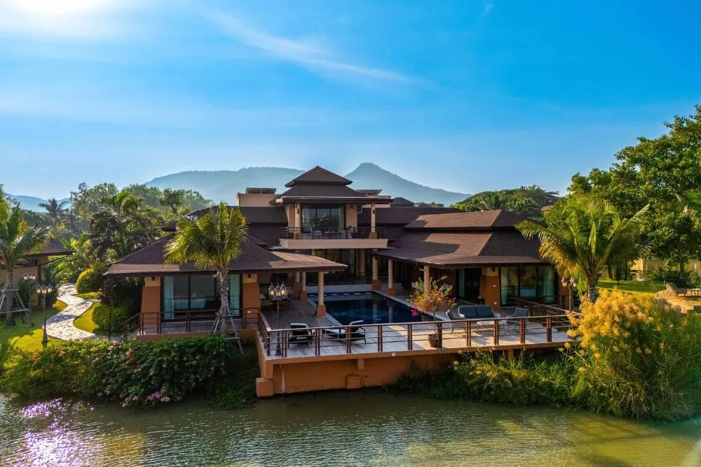 Luxury 5 Bedroom Villa Close to Beach SRS photo 1