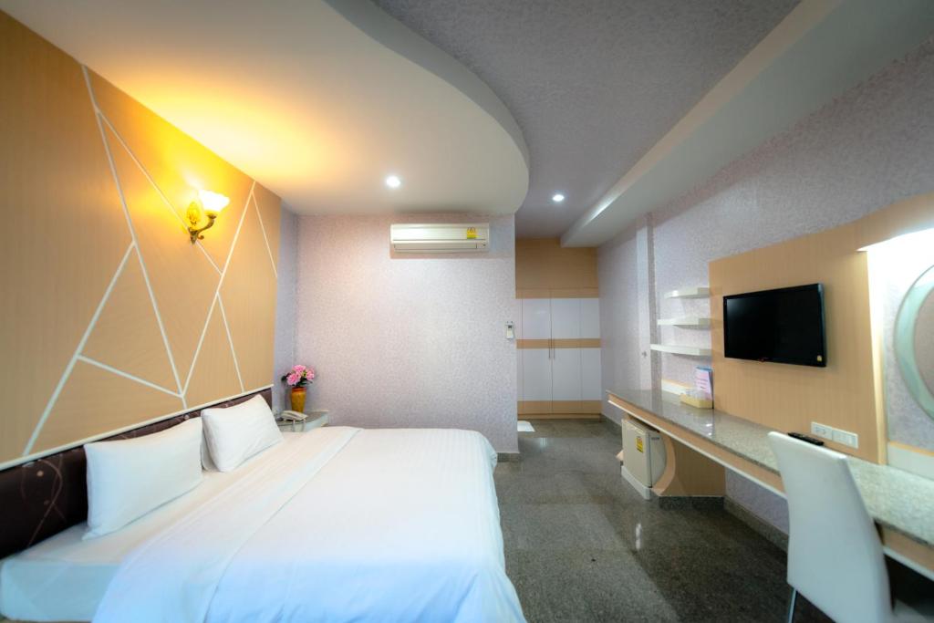 Martina Hotel Surin photo 3