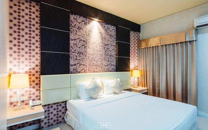 Martina Hotel Surin photo 4