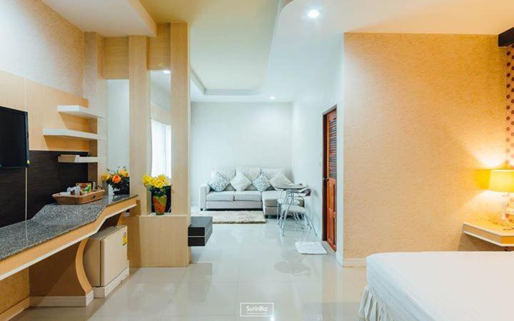 Martina Hotel Surin photo 5
