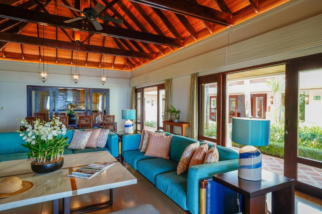 Miskawaan Beachfront Villas photo 5