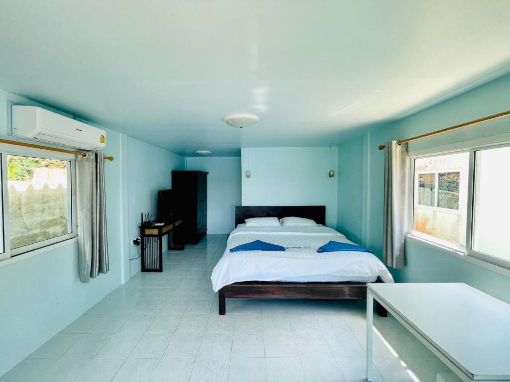 Naiharn On The Rock Resort Phuket photo 3