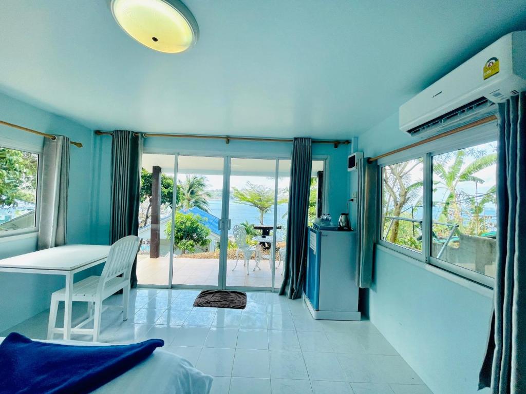 Naiharn On The Rock Resort Phuket photo 5