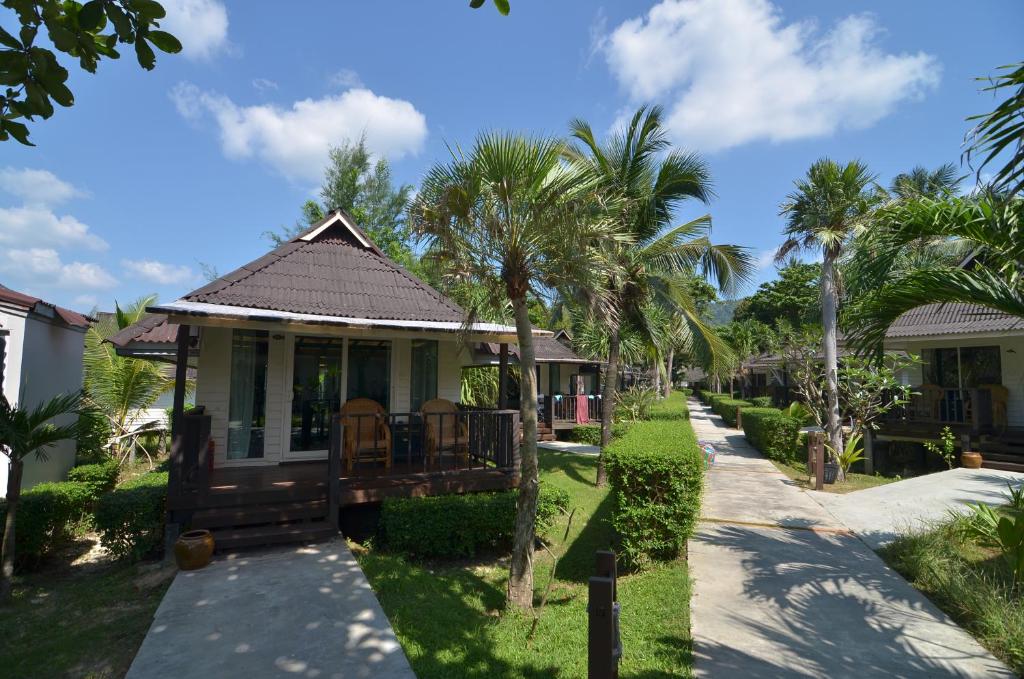 Nakara Long Beach Resort