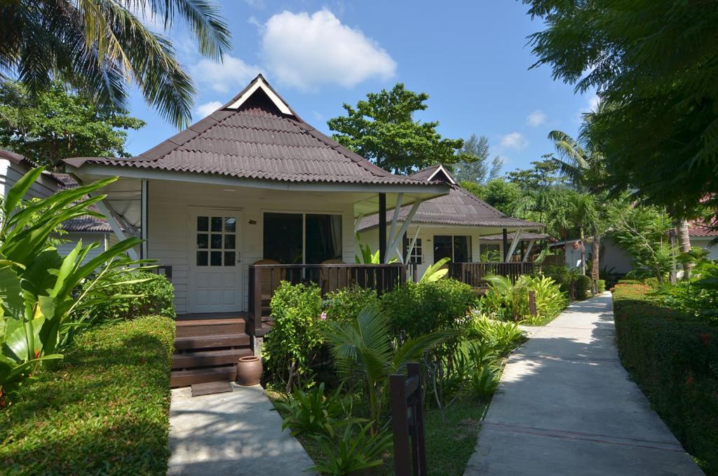 Nakara Long Beach Resort photo 5
