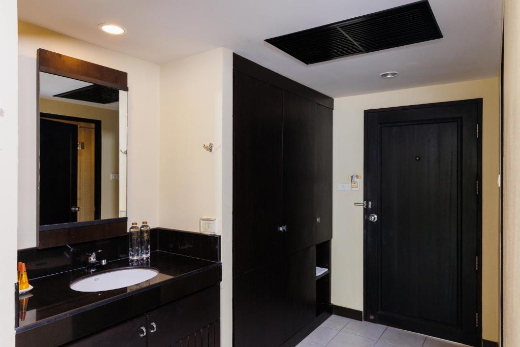 Nang Thong Beach Resort photo 4