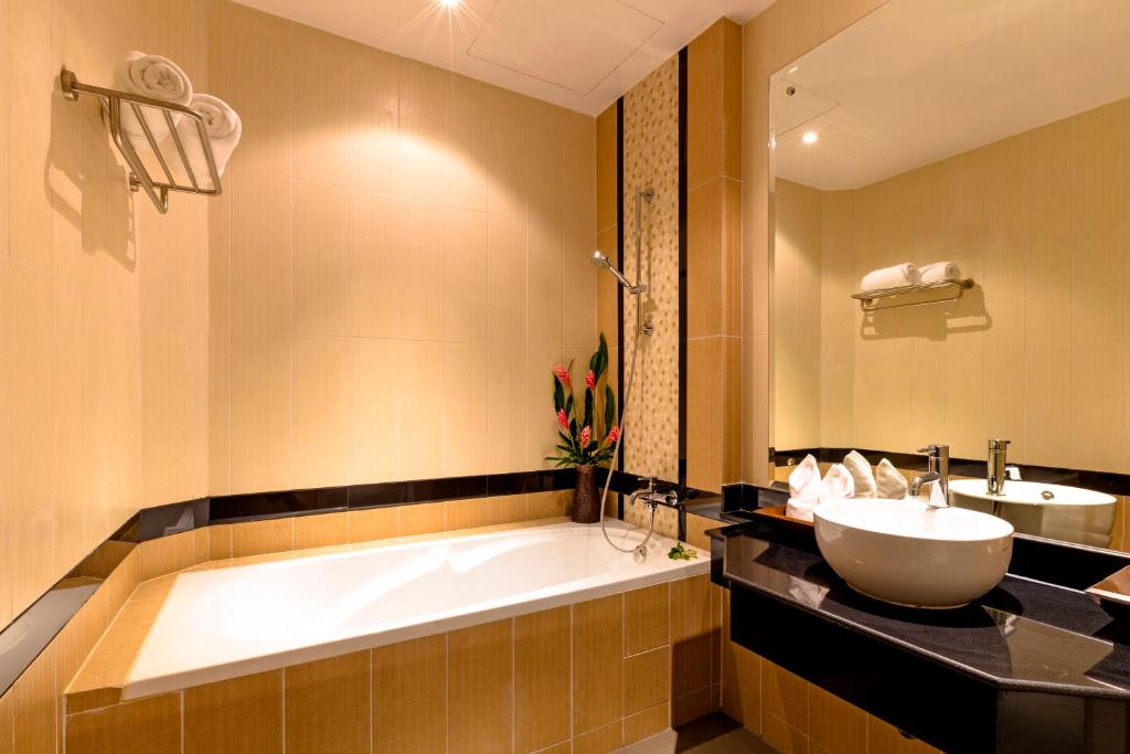 Nipa Resort, Patong Beach