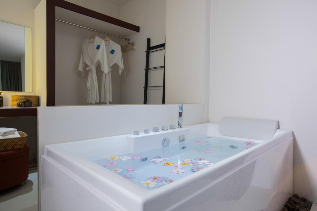 Norn Talay Surin Beach Phuket photo 2