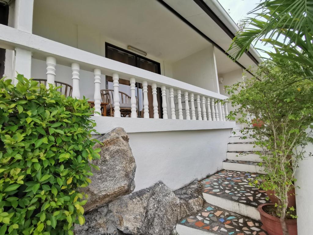 On The Hill Karon Resort photo 4