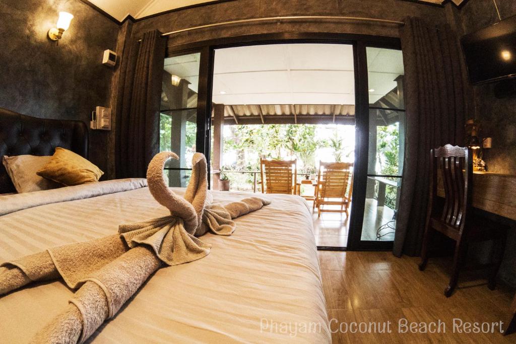 Phayam Coconut Beach Resort photo 2
