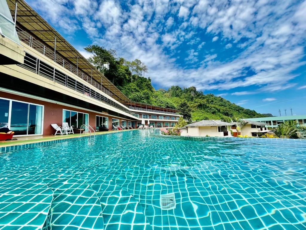 Phi Phi Cliff Beach Resort photo 5