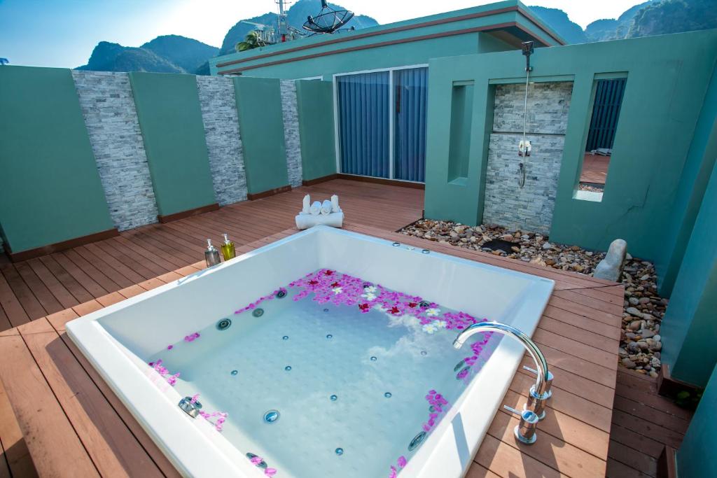 Phi Phi Harbour View Hotel photo 1